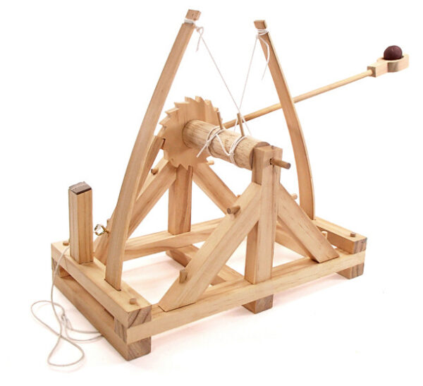 Catapulta Leonardo Da Vinci-trusa din lemn Catapulta Leonardo Da Vinci-trusa din lemn